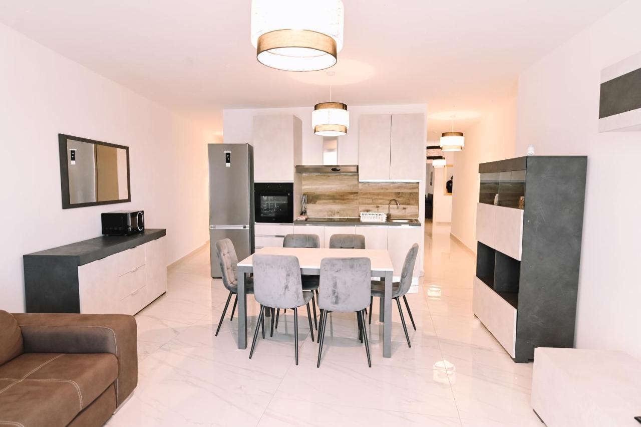Spacious 3 Bedroom In Sliema! Bagian luar foto