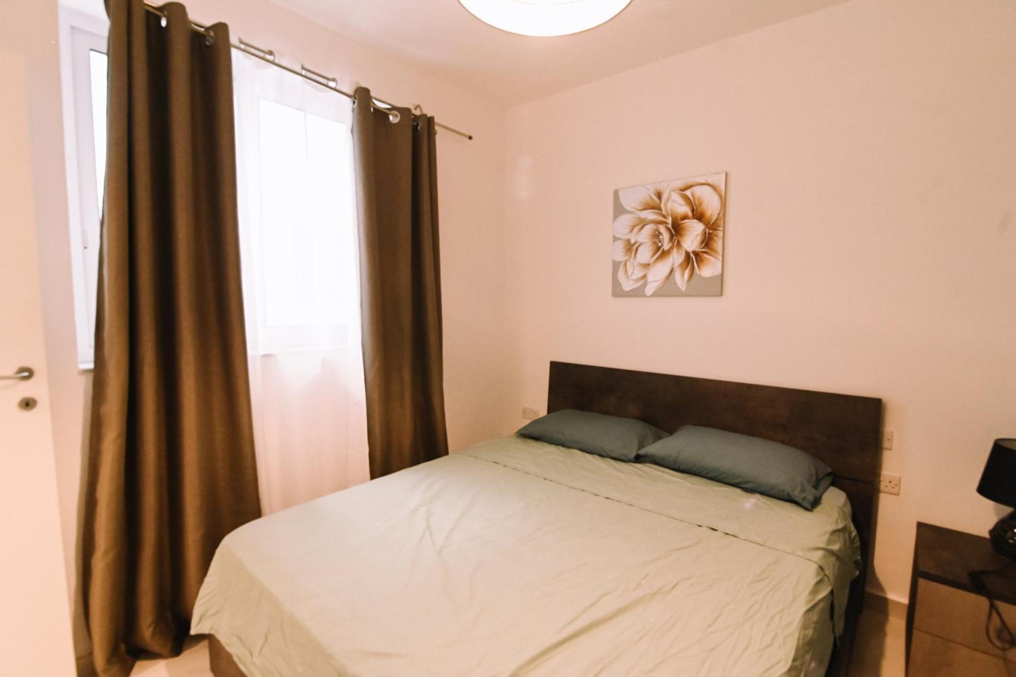 Spacious 3 Bedroom In Sliema! Bagian luar foto